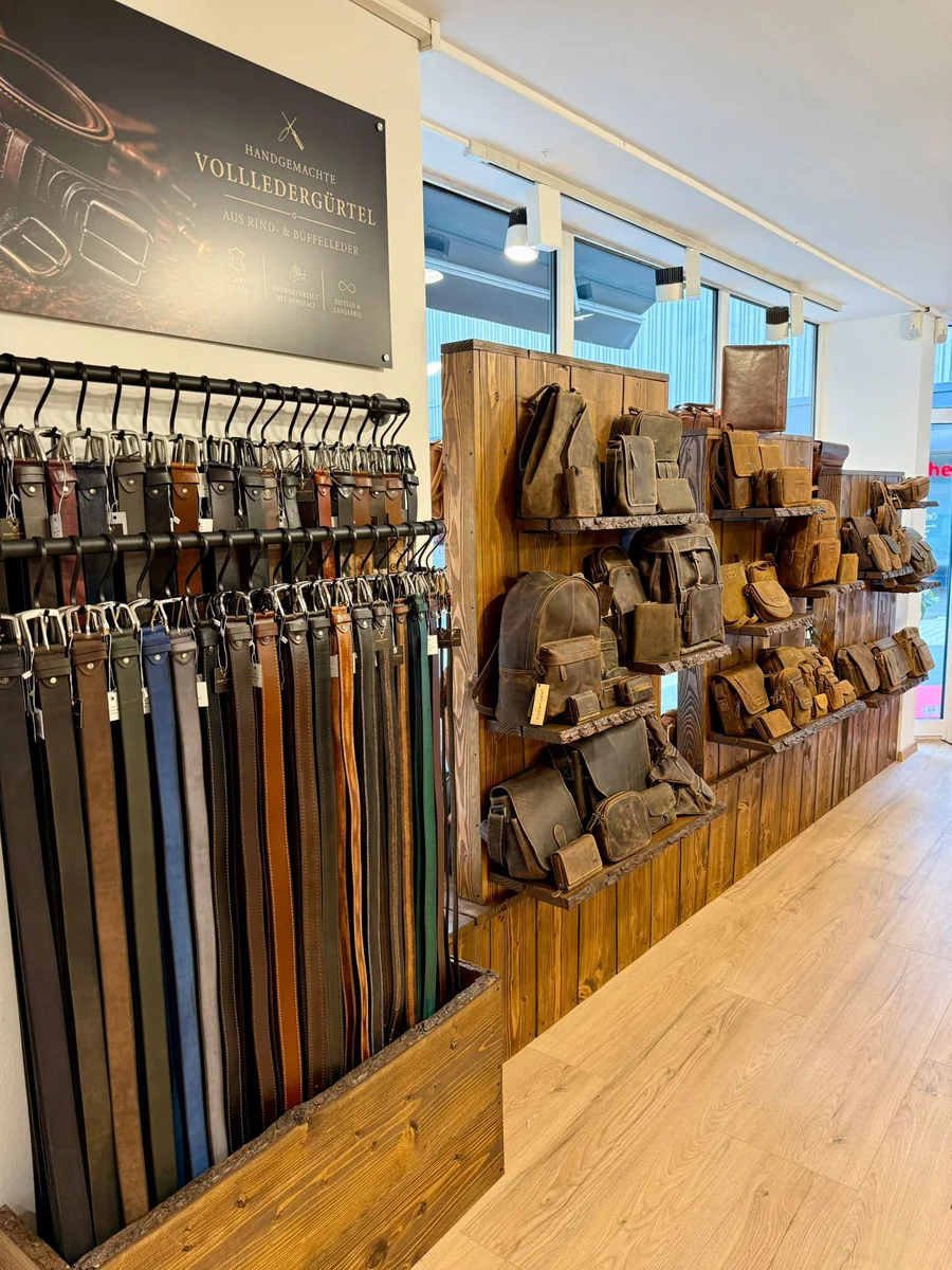 Gürtel und Accessoires im Geschäft